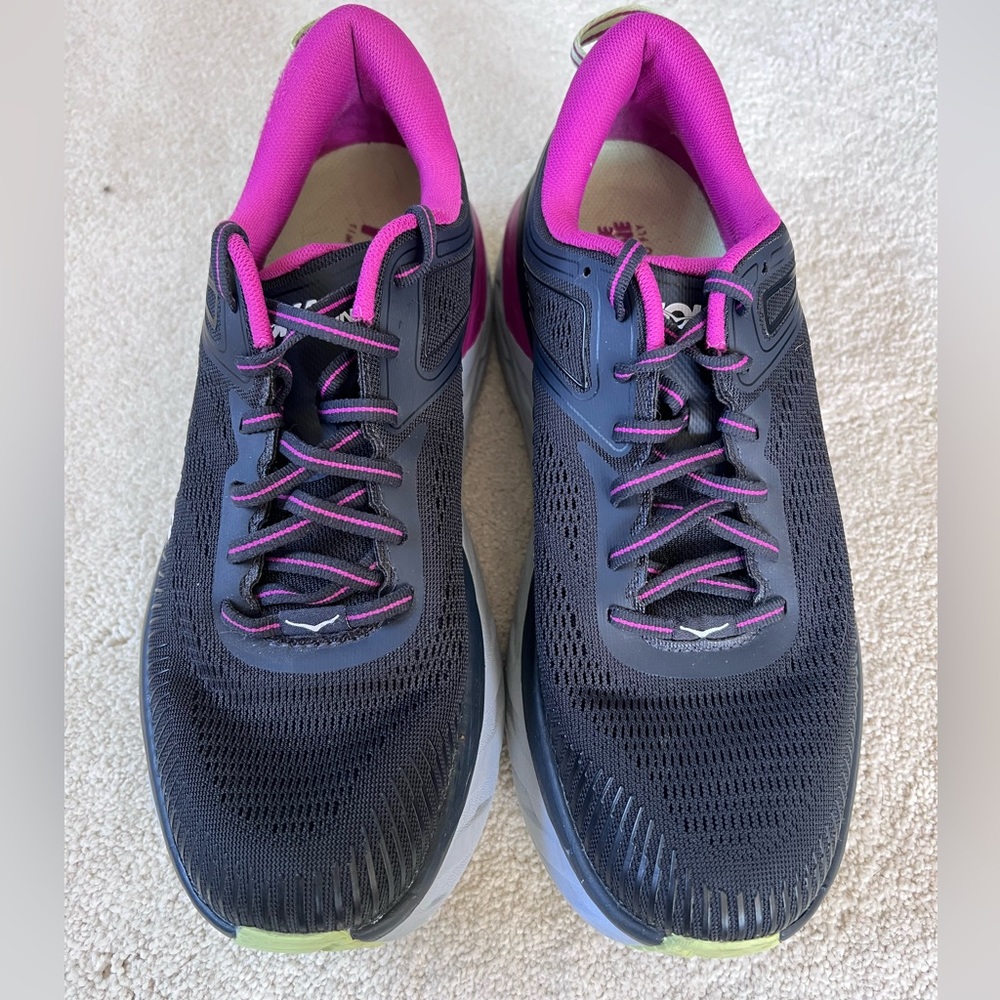 Women’s Hoka Bondi 7 Shoes in Black and Pink - Size 10